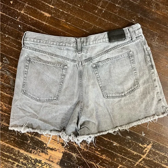 Lucky Brand Traveler High Waisted Jean Short Light Wash Gray - Picture 7 of 13
